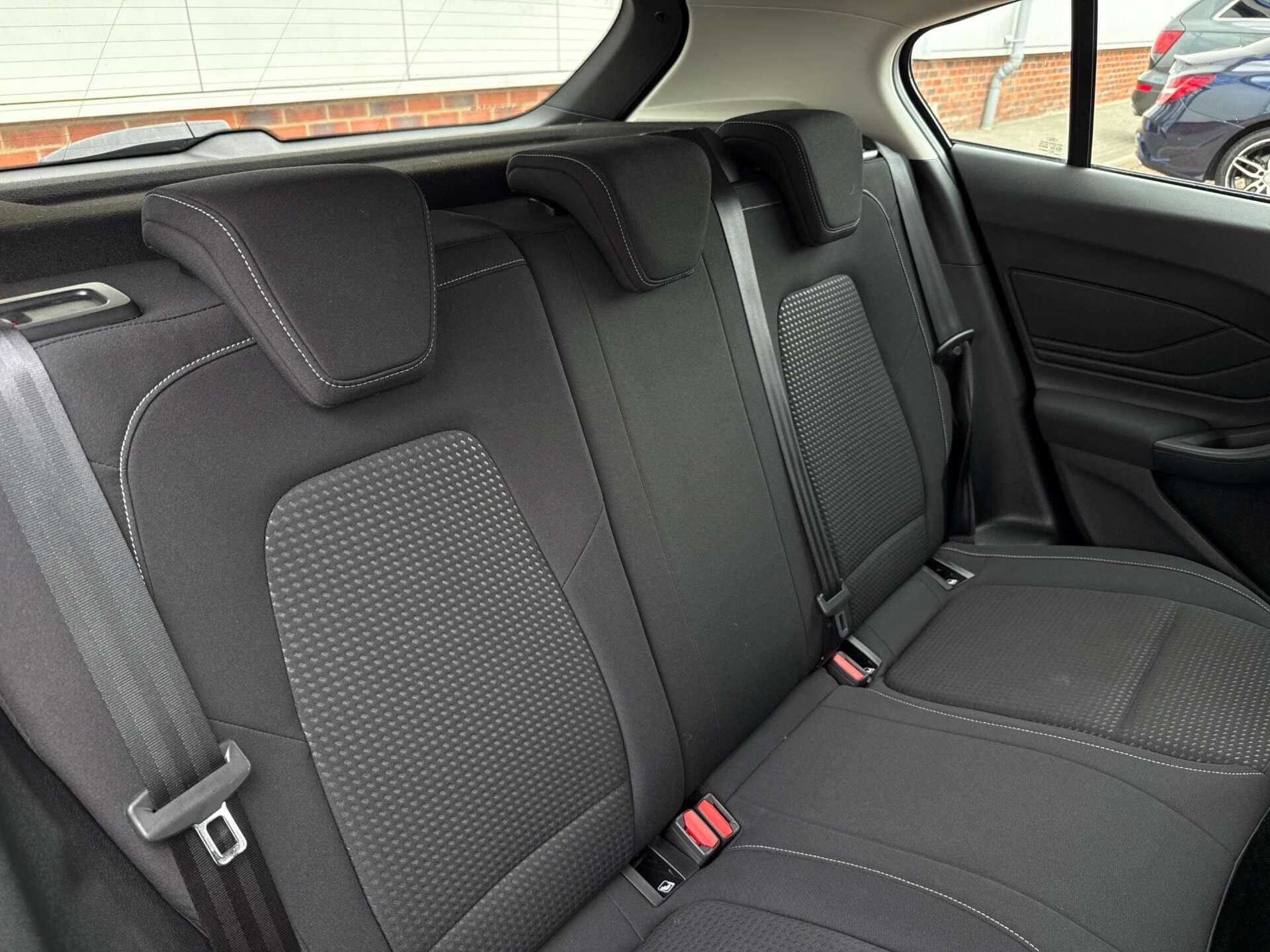 Ford Focus view 15