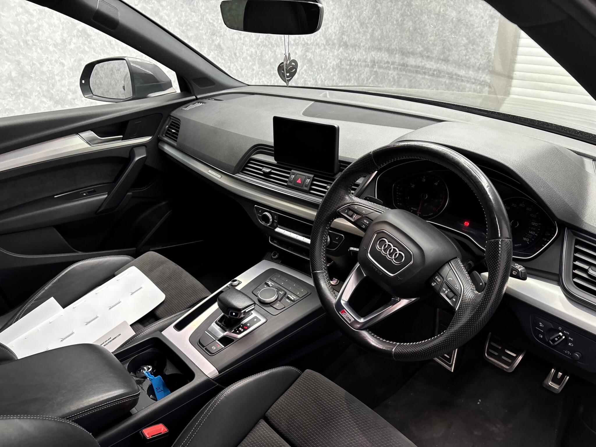 Audi Q5 view 5