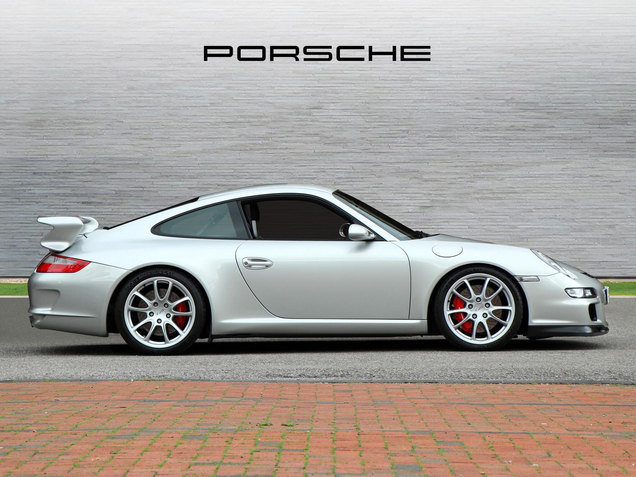 Porsche 911 view 5