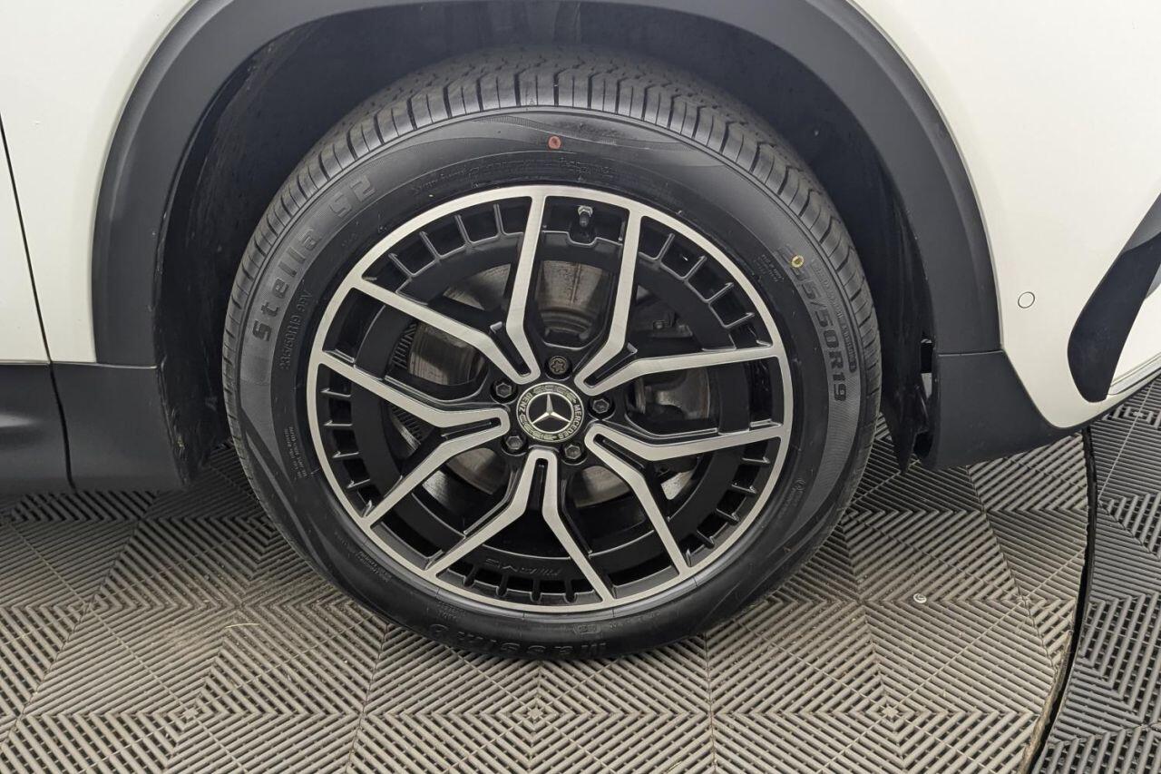 Mercedes-Benz Eqb view 60