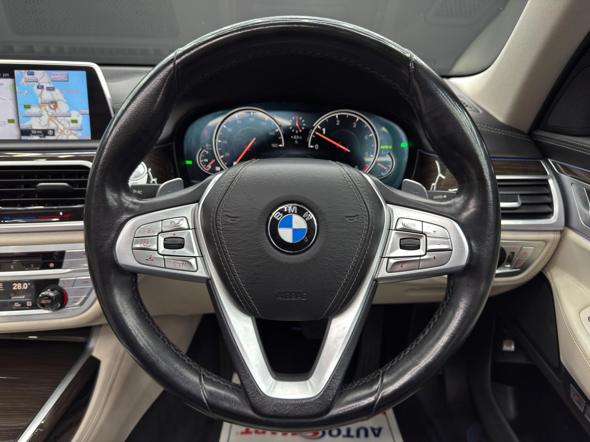 BMW 7 Series view 19