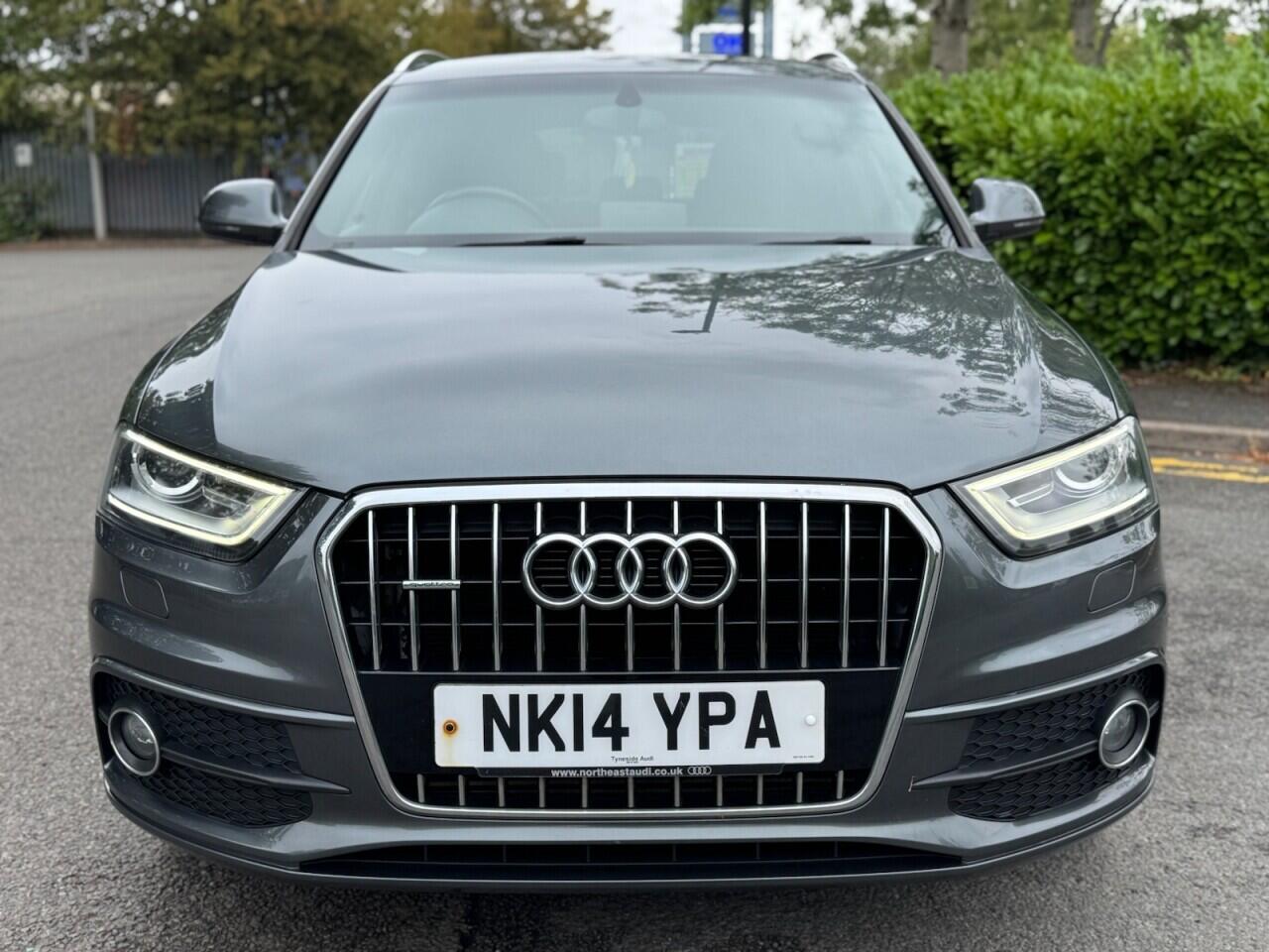 Audi Q3 view 10