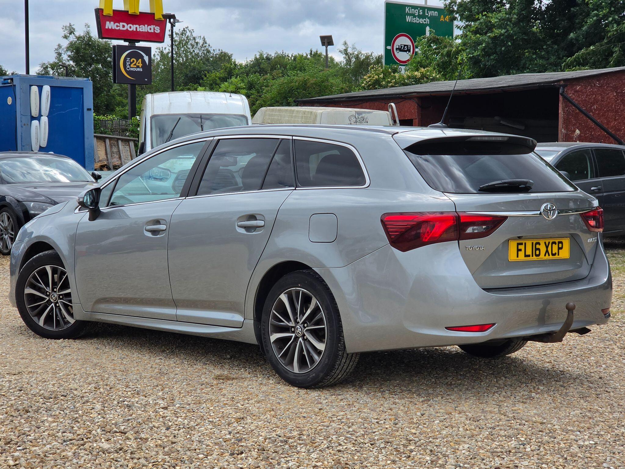 Toyota Avensis view 4