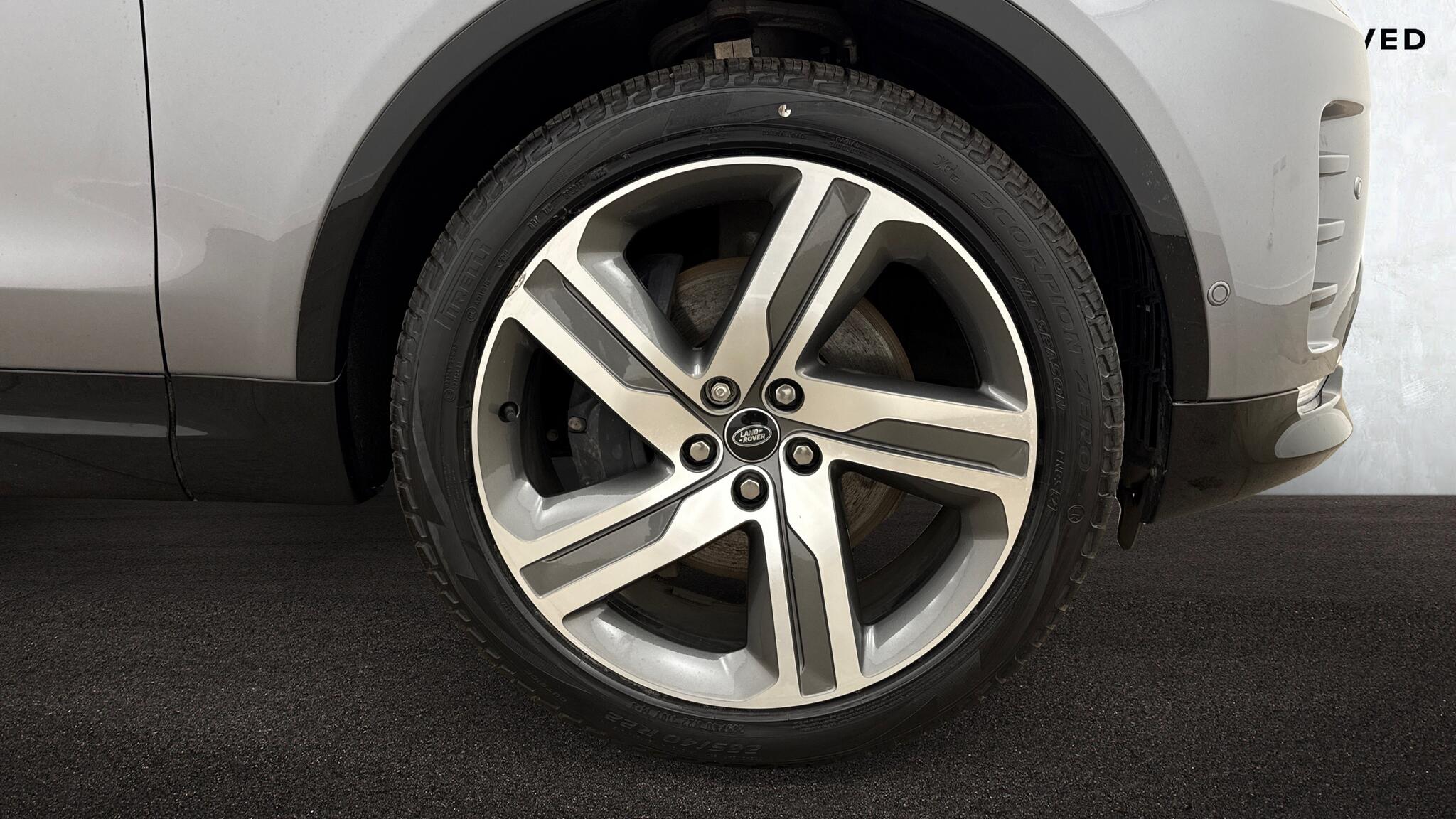 Land Rover Discovery view 8
