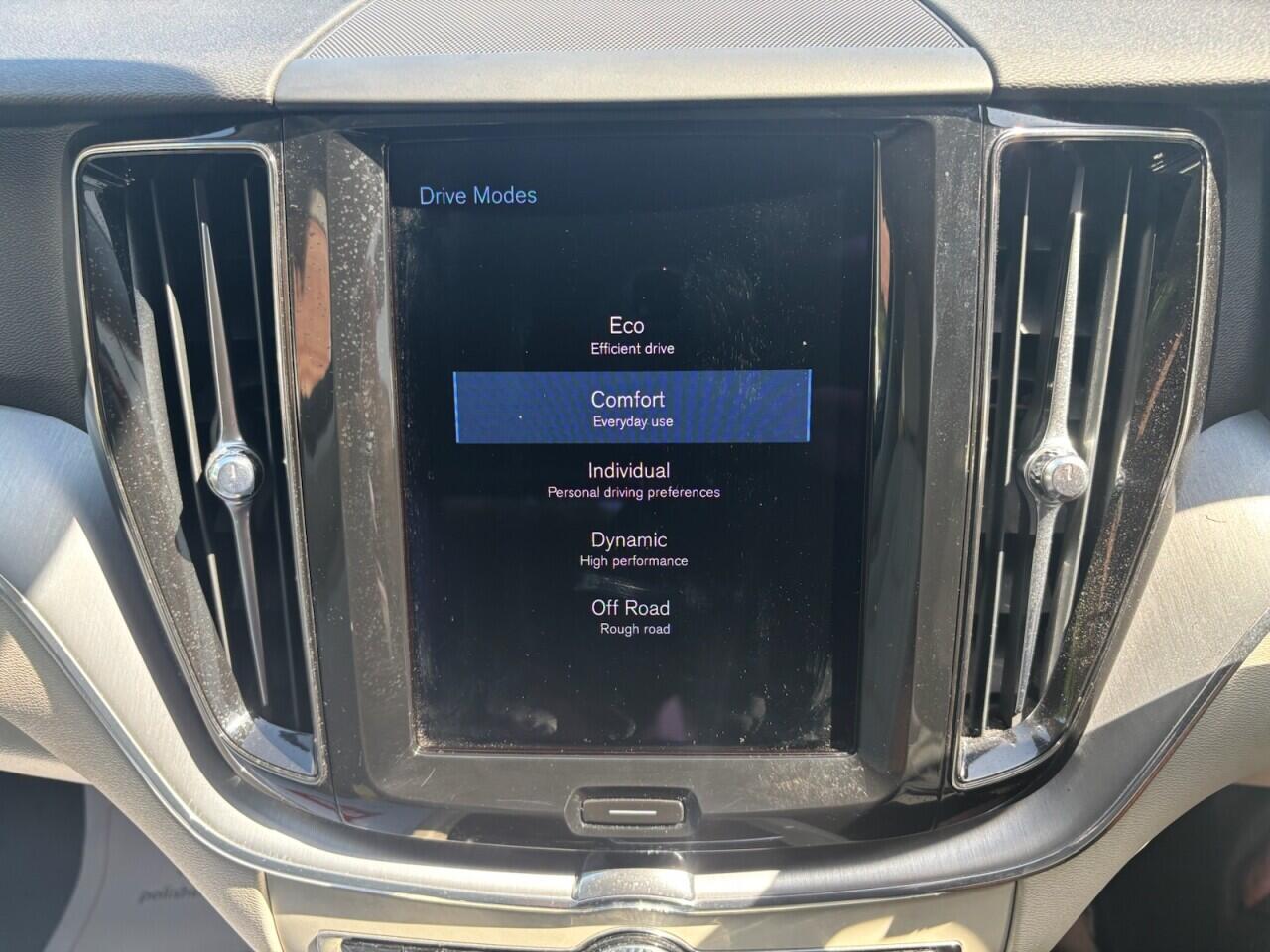 Volvo XC60 view 19