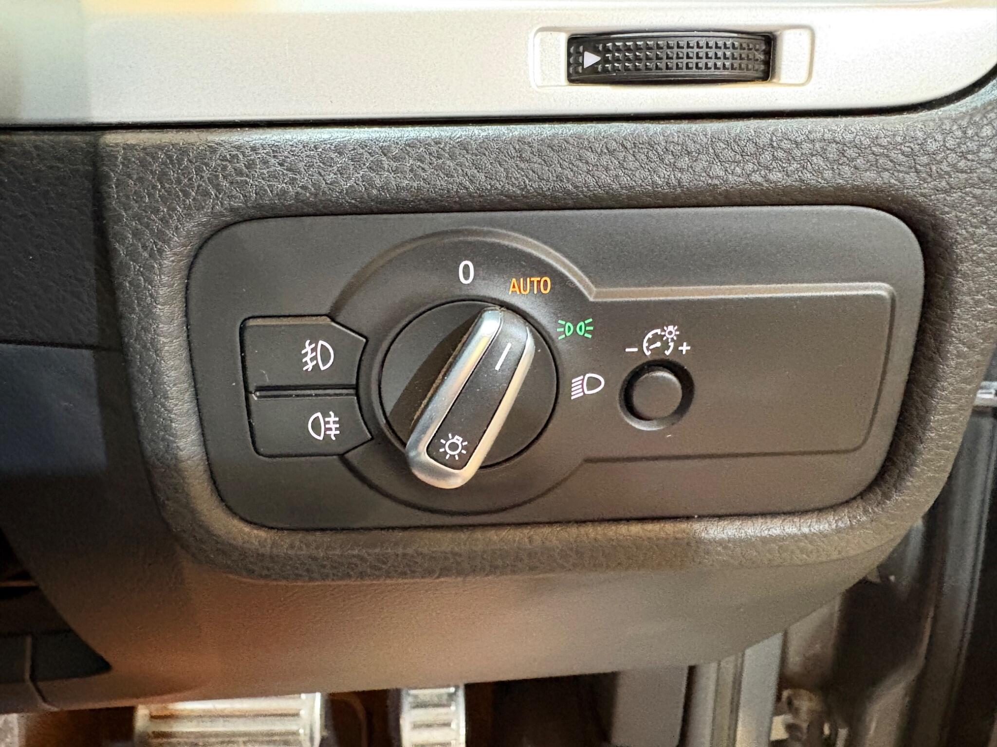 Volkswagen Touareg view 30