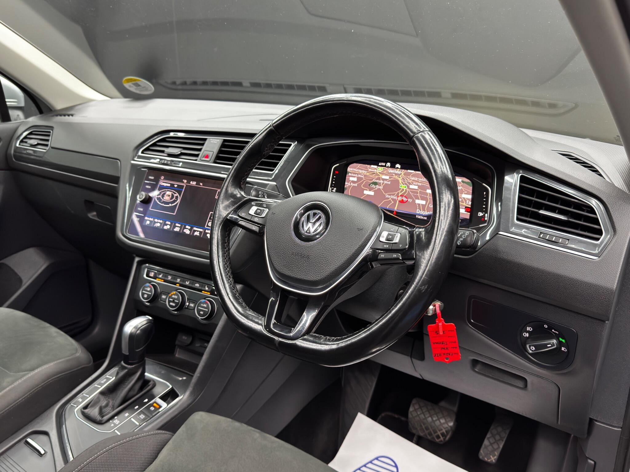 Volkswagen Tiguan view 9