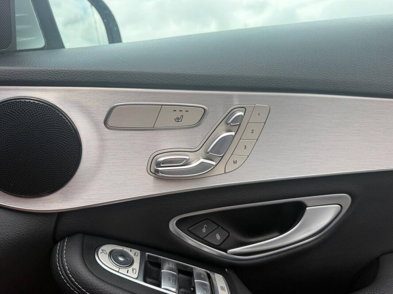 Mercedes-Benz C-Class view 12