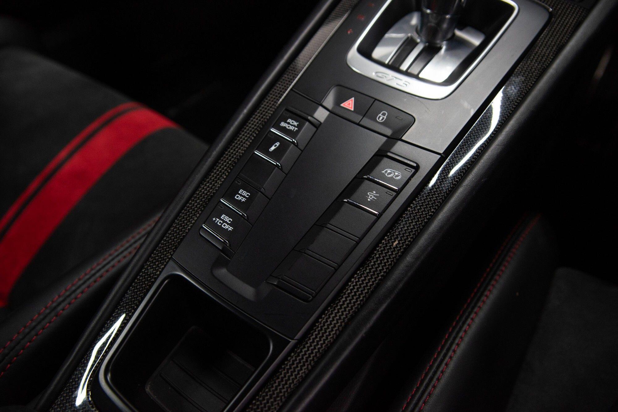 Porsche 911 view 37