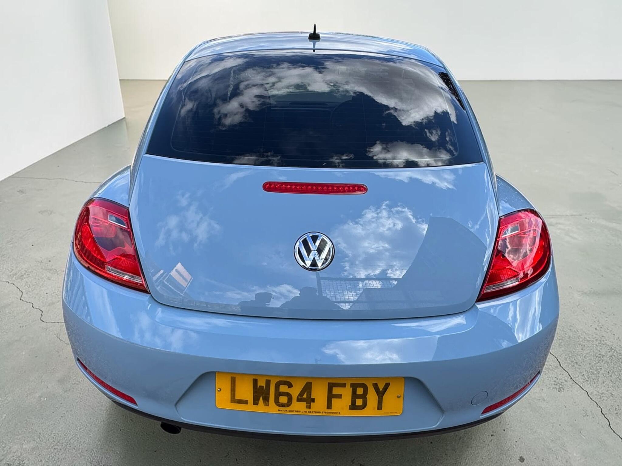 Volkswagen Beetle view 15