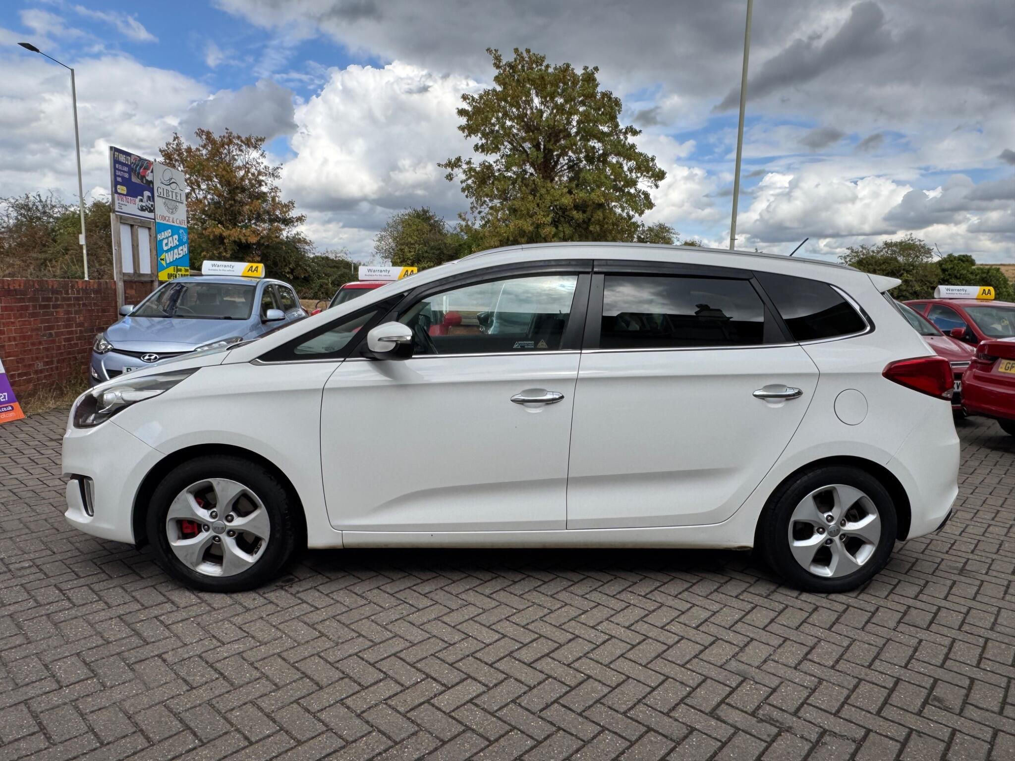 Kia Carens view 5