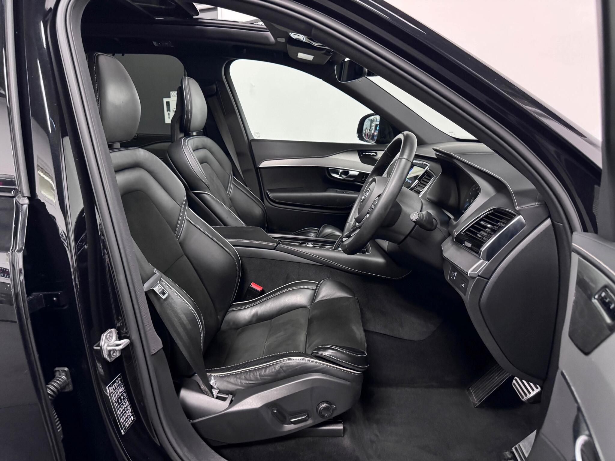 Volvo XC90 view 32