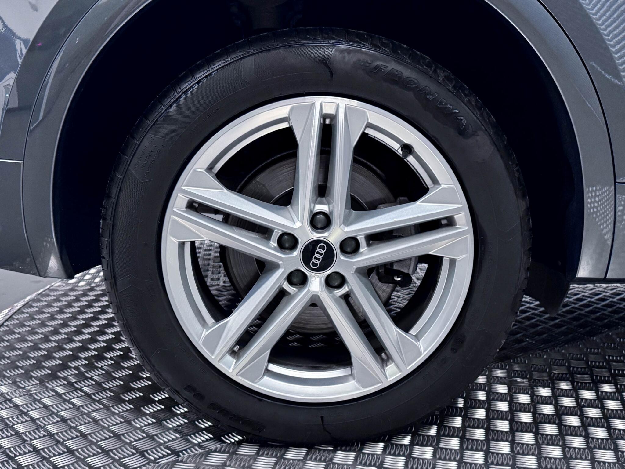 Audi Q5 view 52