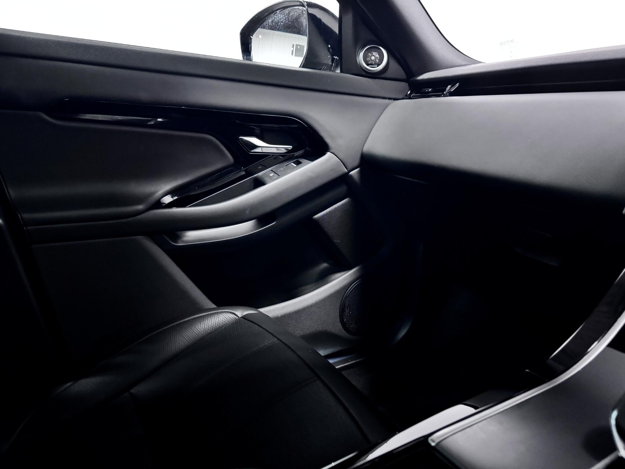Land Rover Range Rover Evoque view 28