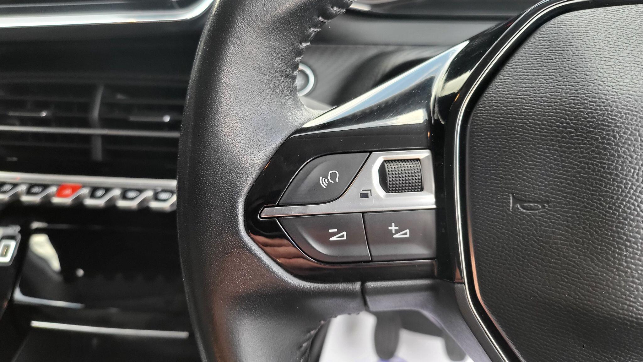 Peugeot 208 view 21