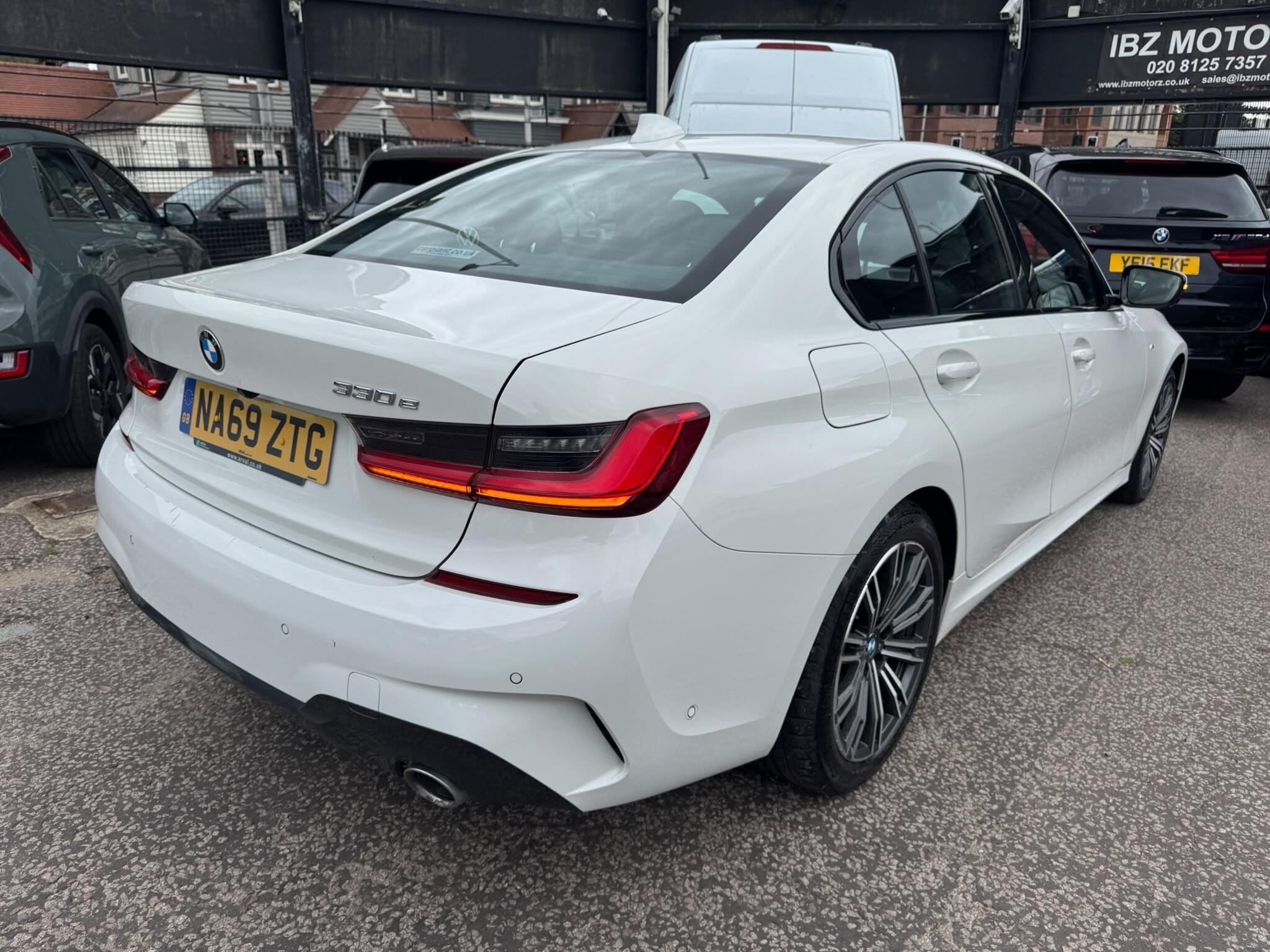 BMW 3 Series view 32