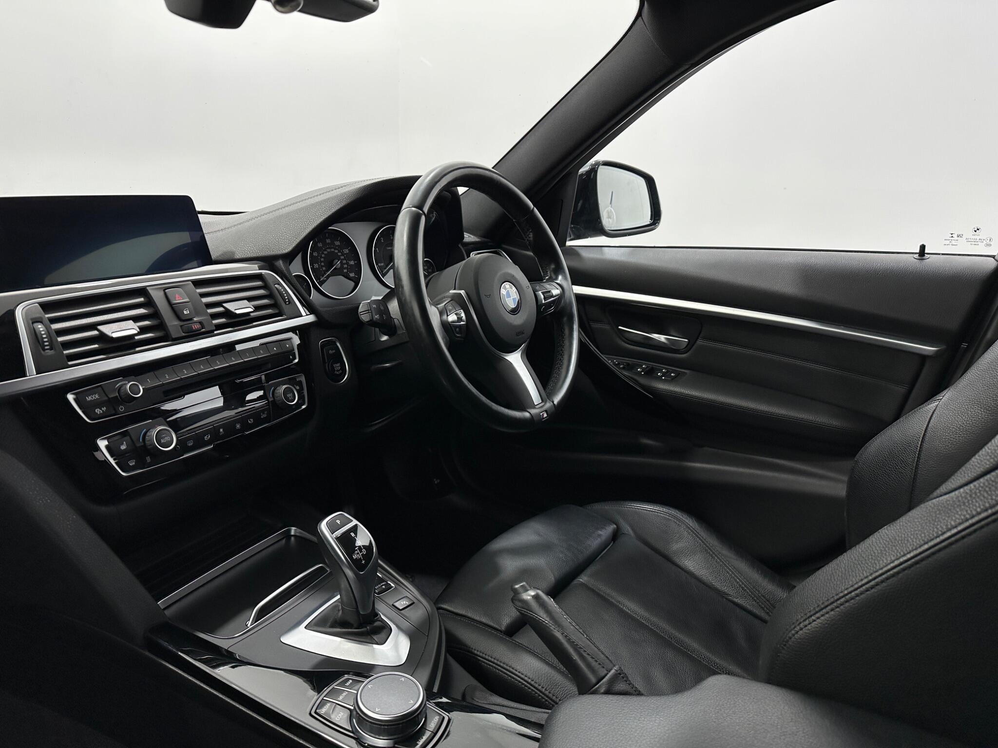 BMW 3 Series view 32