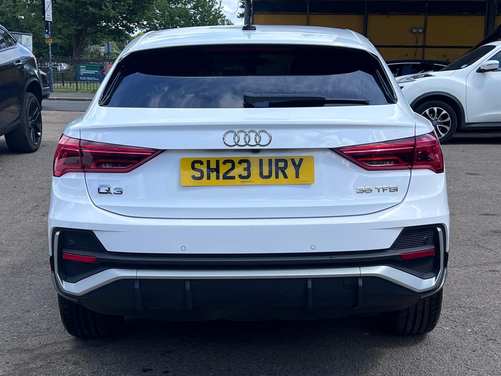 Audi Q3 view 12