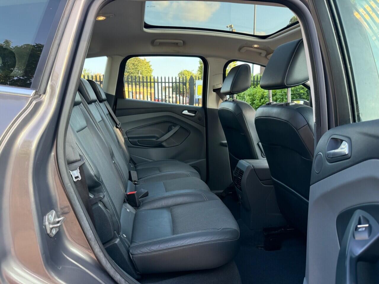 Ford C-Max view 31