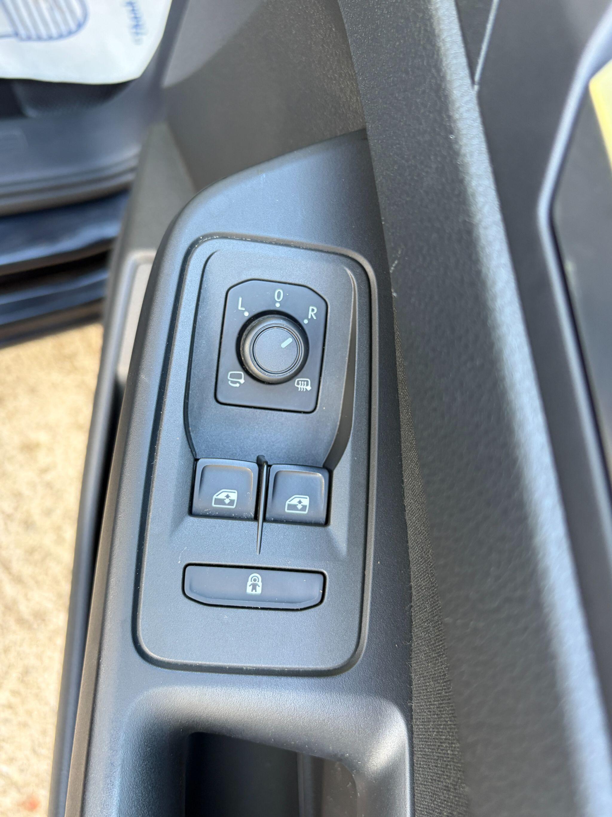 Volkswagen Caddy Maxi view 23