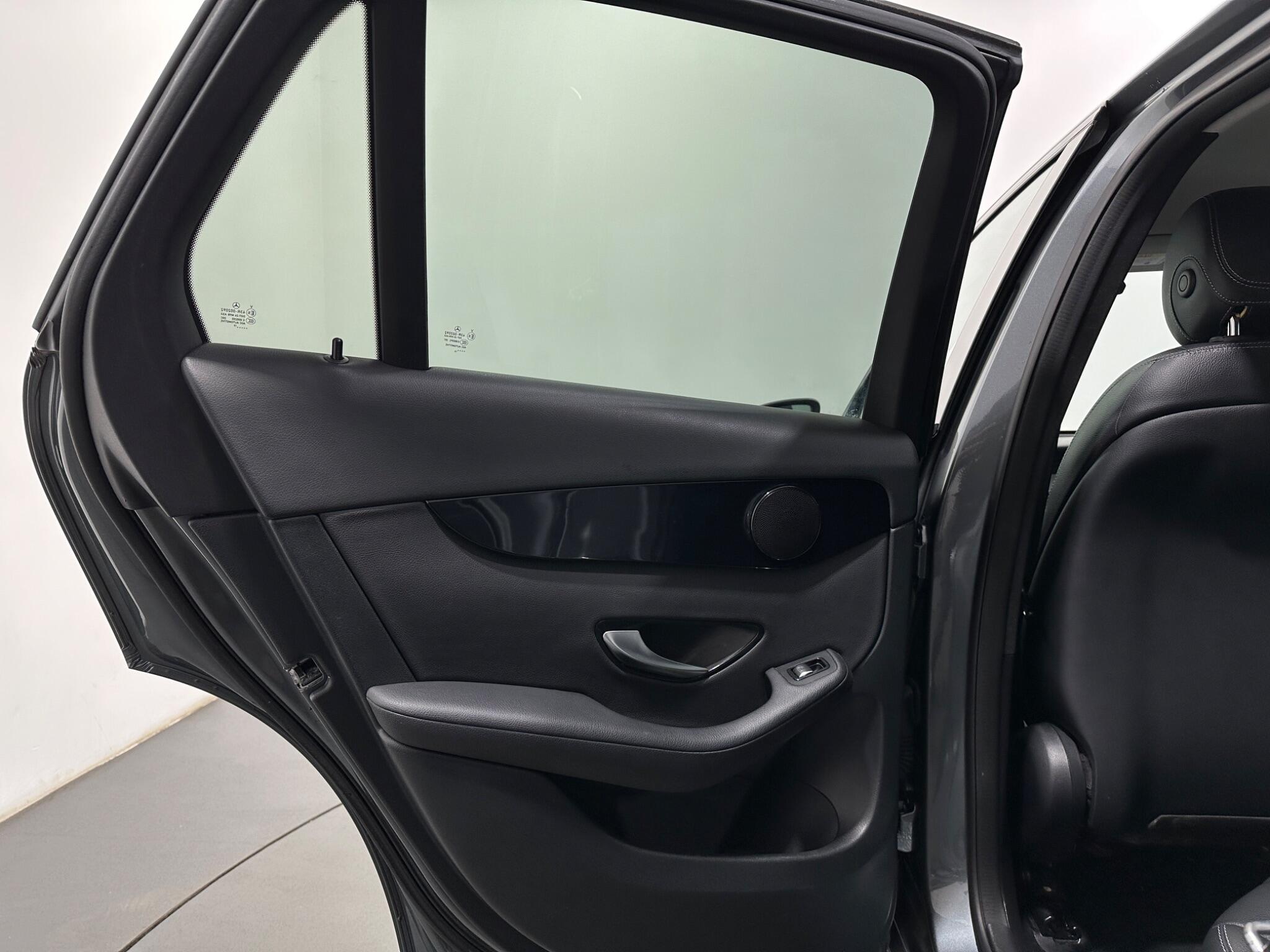 Mercedes-Benz GLC view 40
