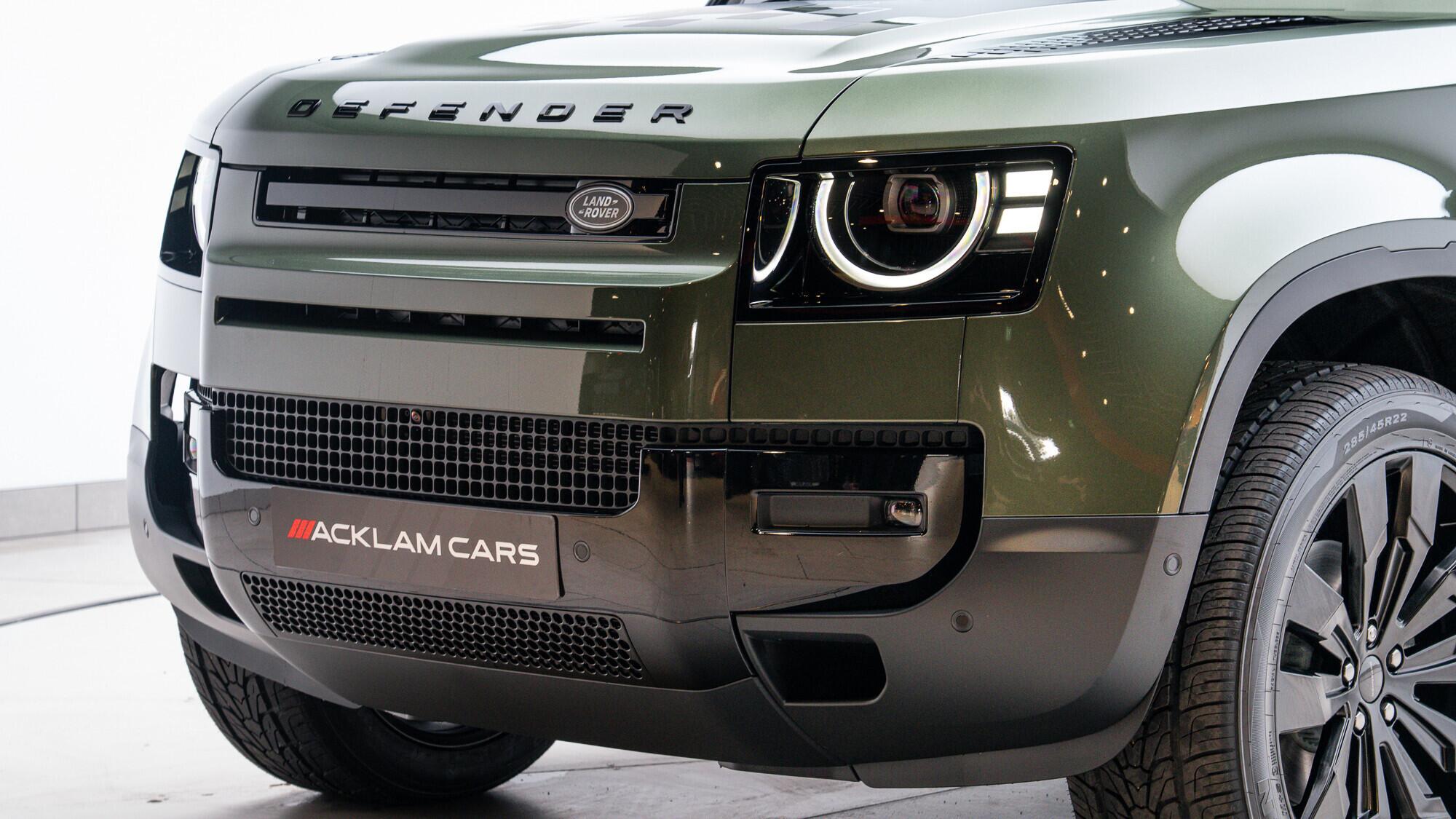Land Rover Defender view 31