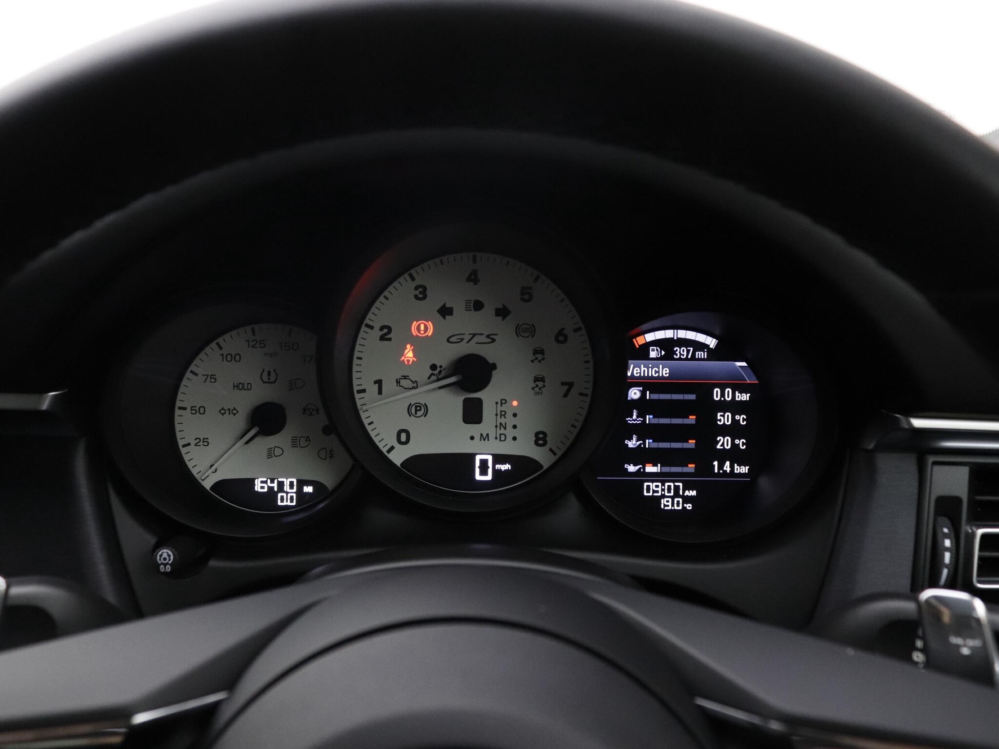 Porsche Macan view 16