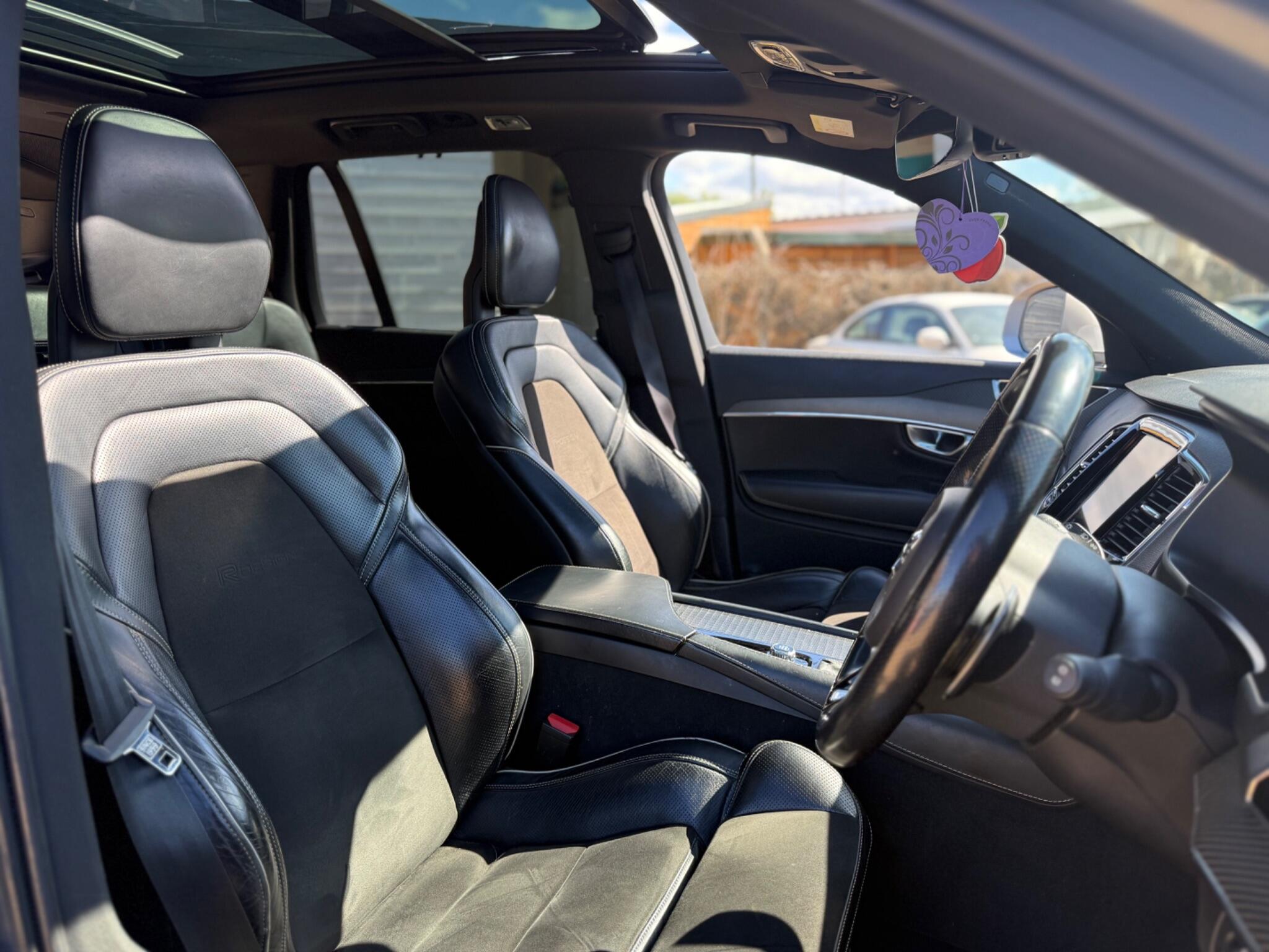 Volvo XC90 view 17