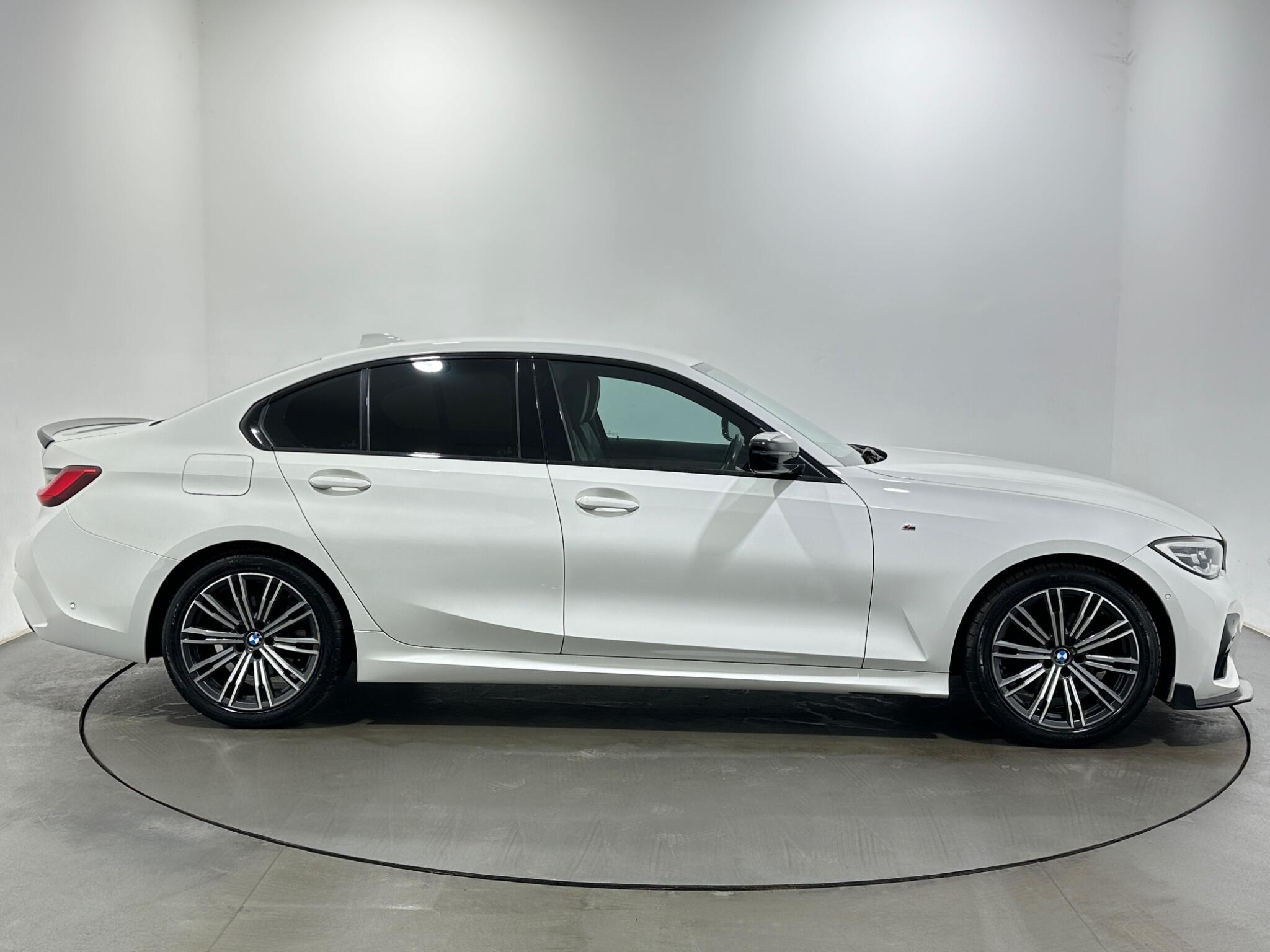BMW 3 Series view 9