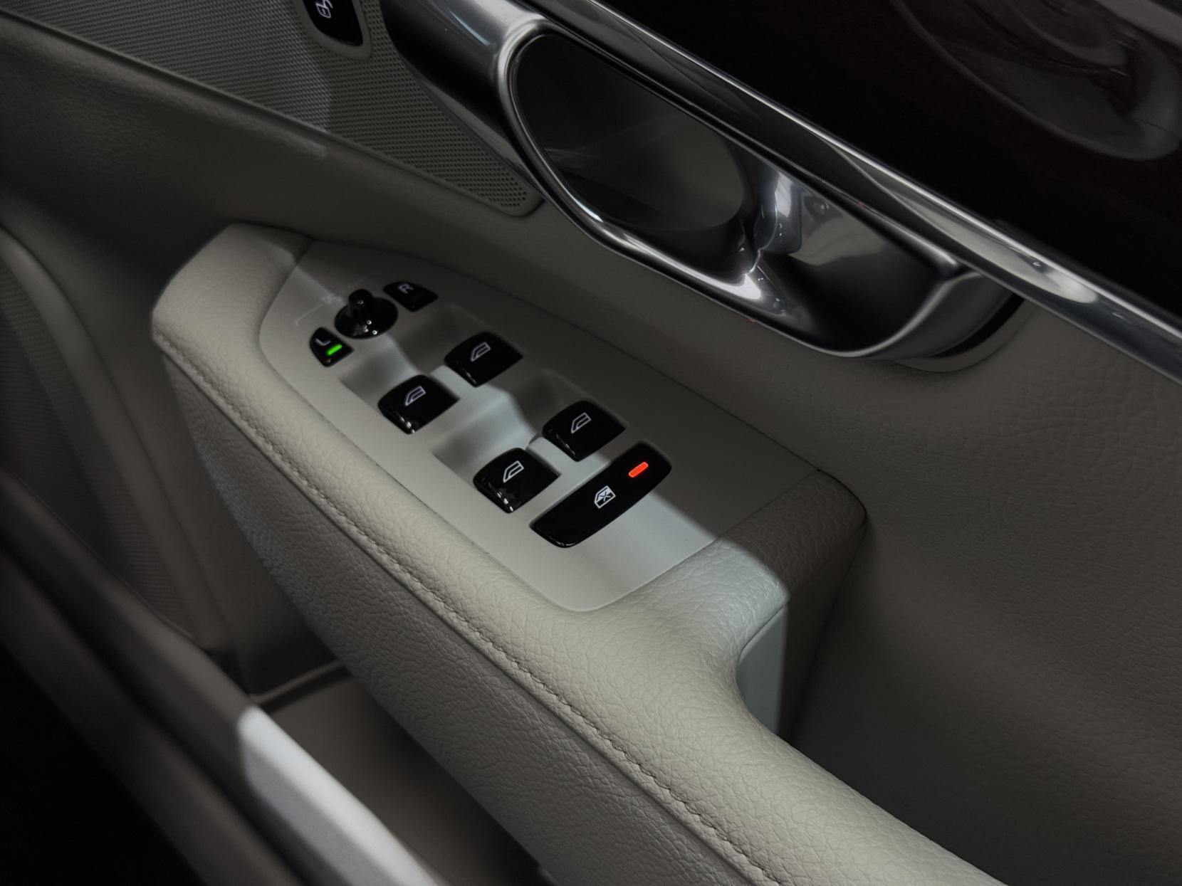 Volvo S90 view 41