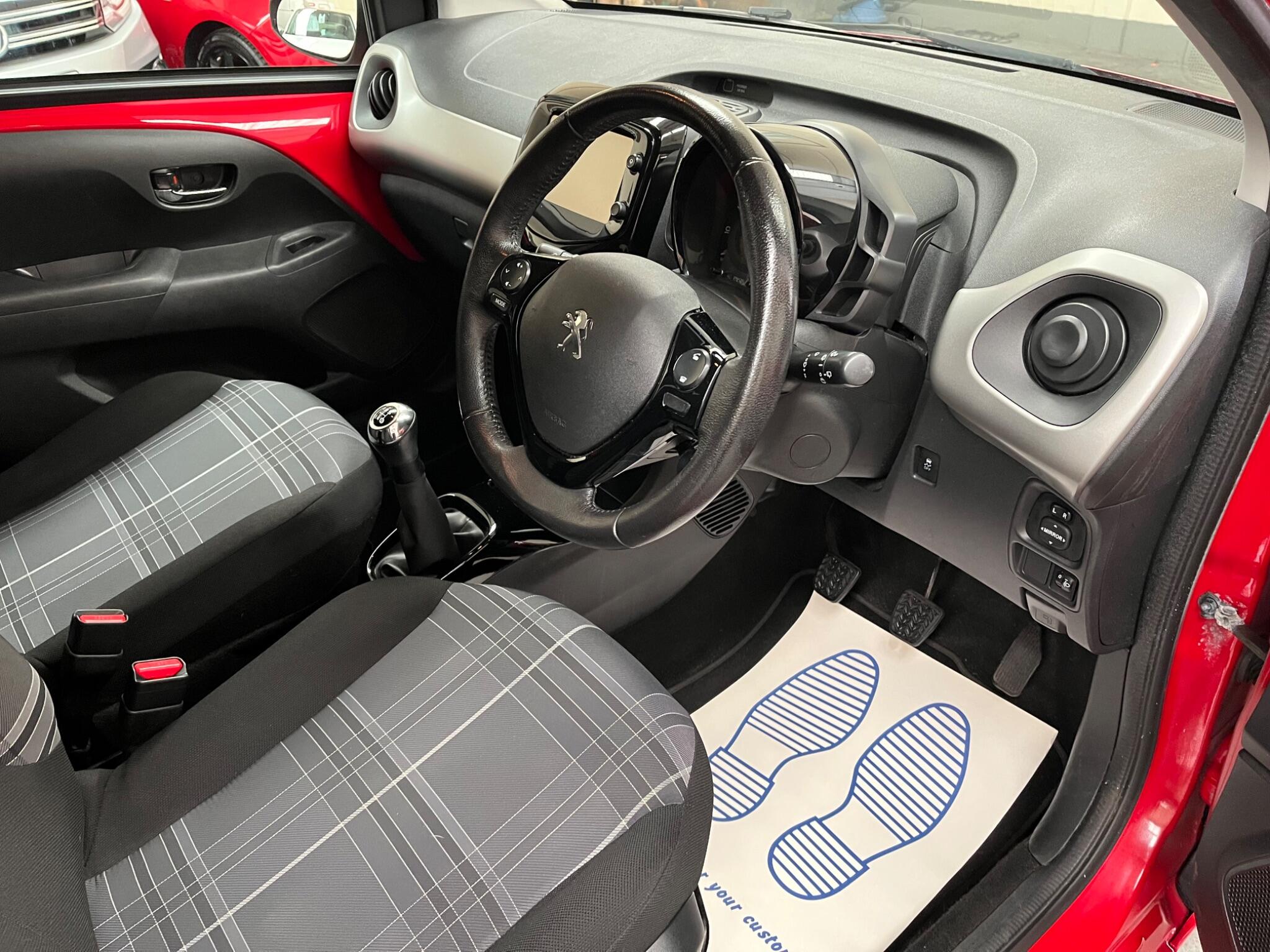 Peugeot 108 view 11