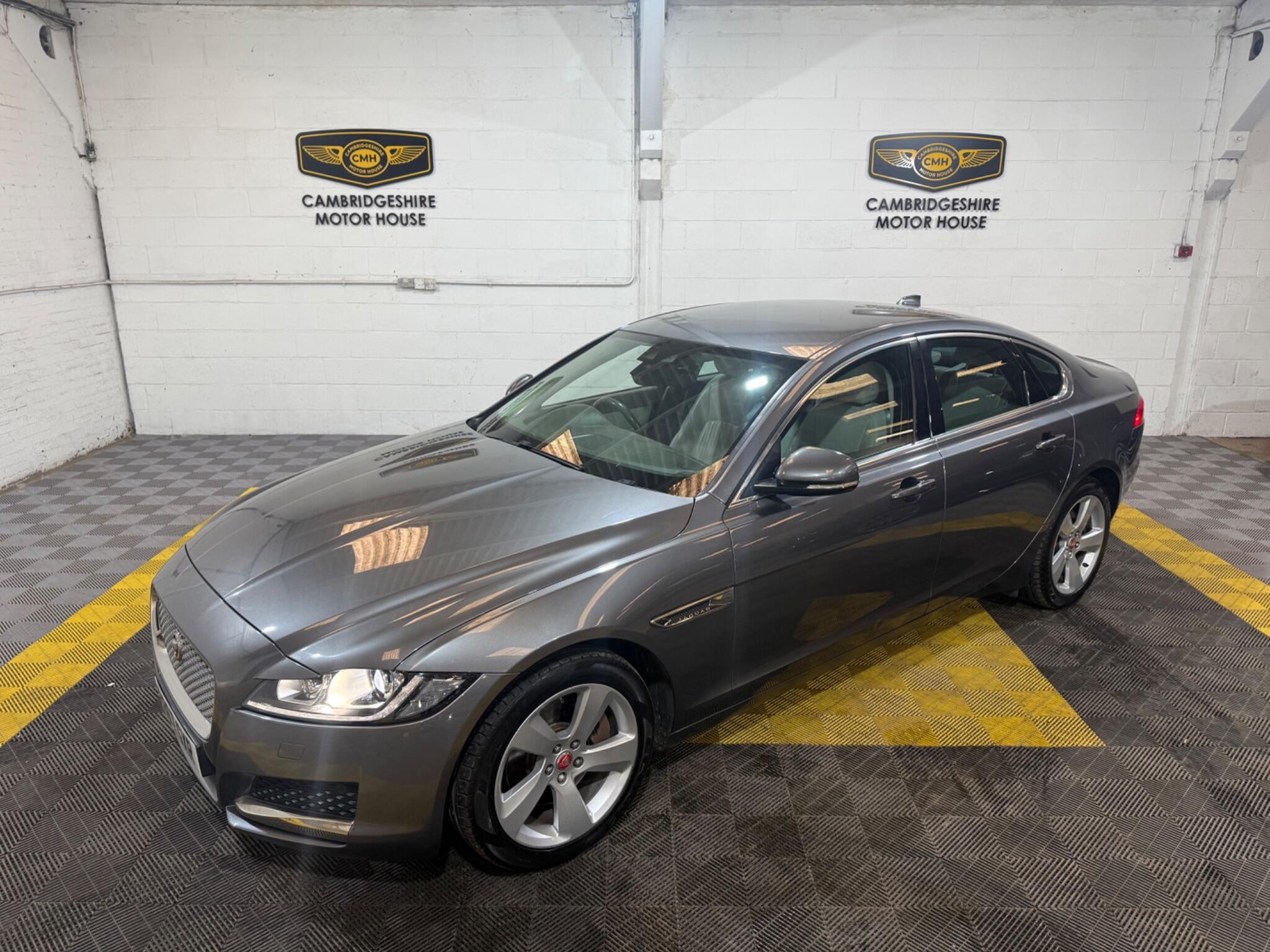 Jaguar XF view 3