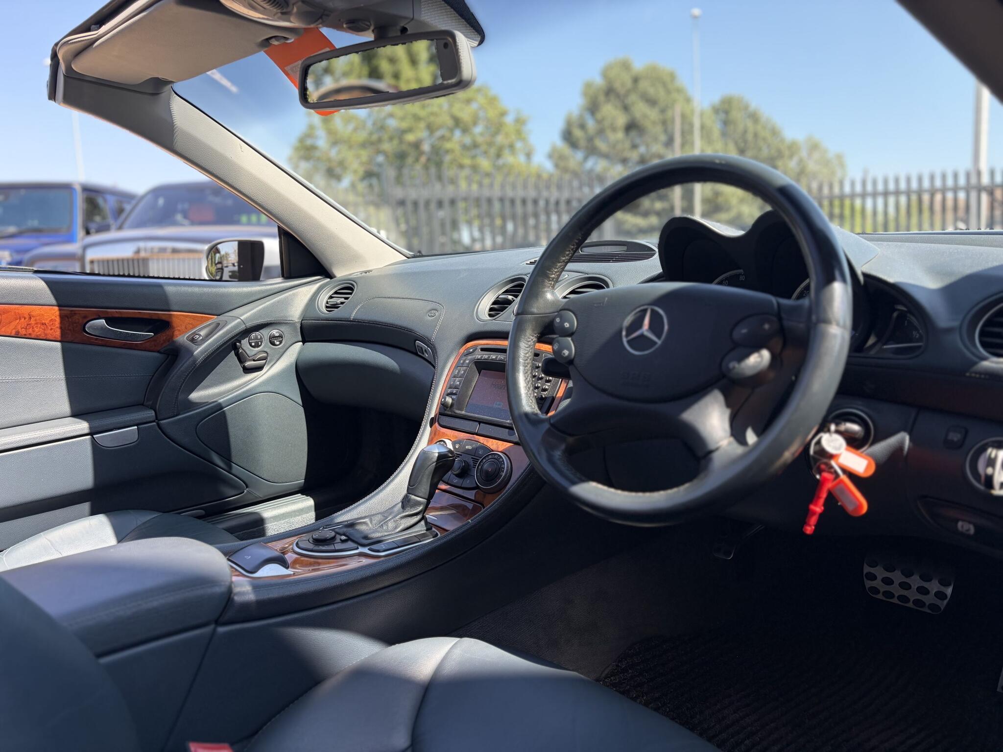 Mercedes-Benz SL view 12