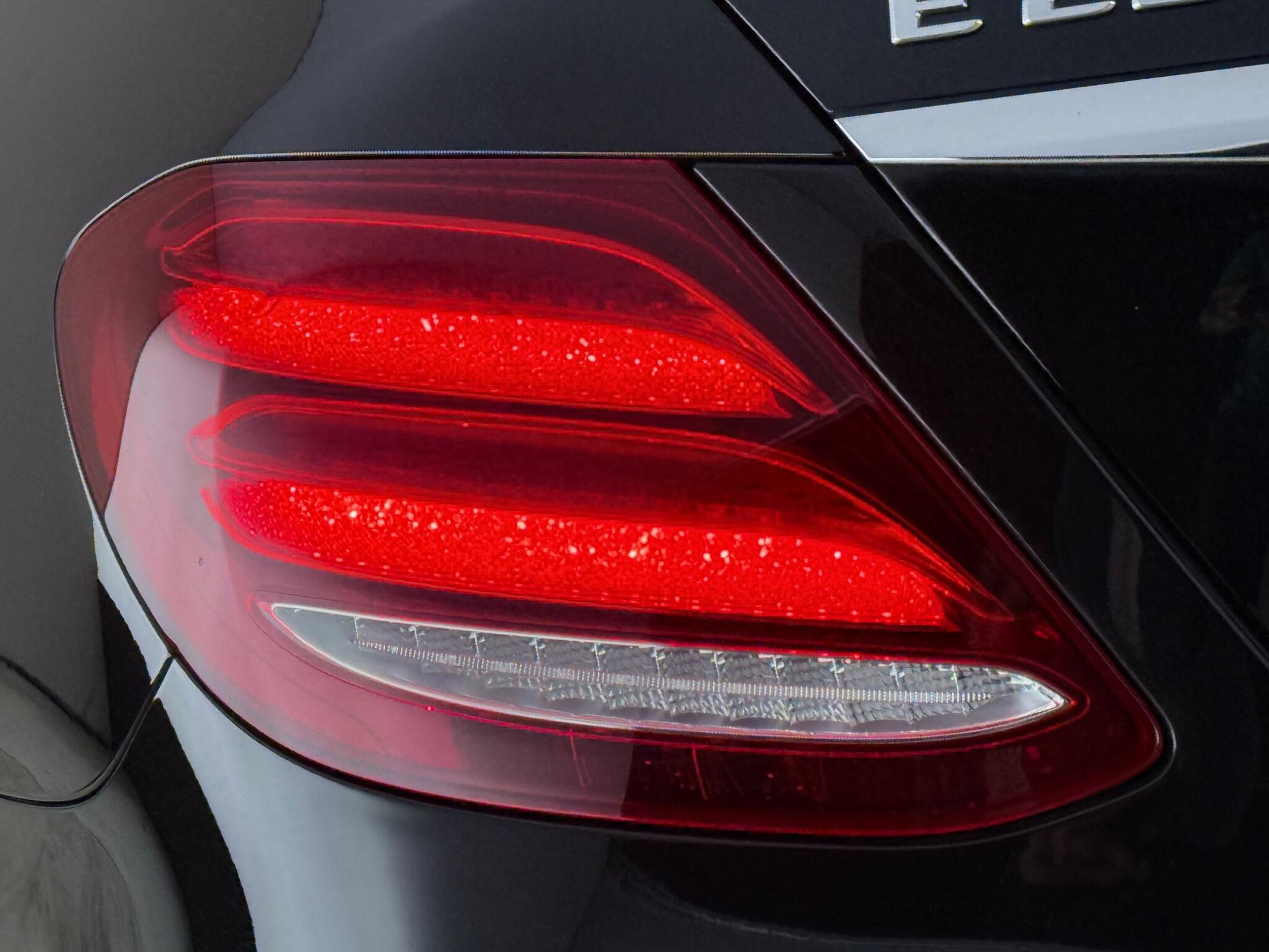 Mercedes-Benz E-Class view 11