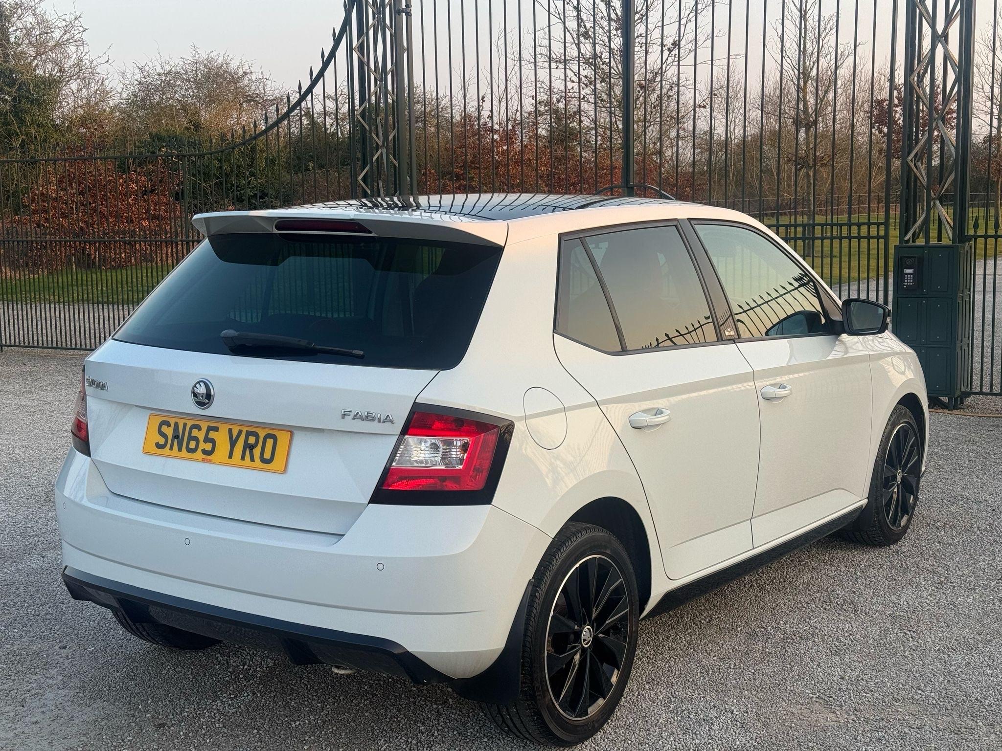 2015 Skoda Fabia image 2
