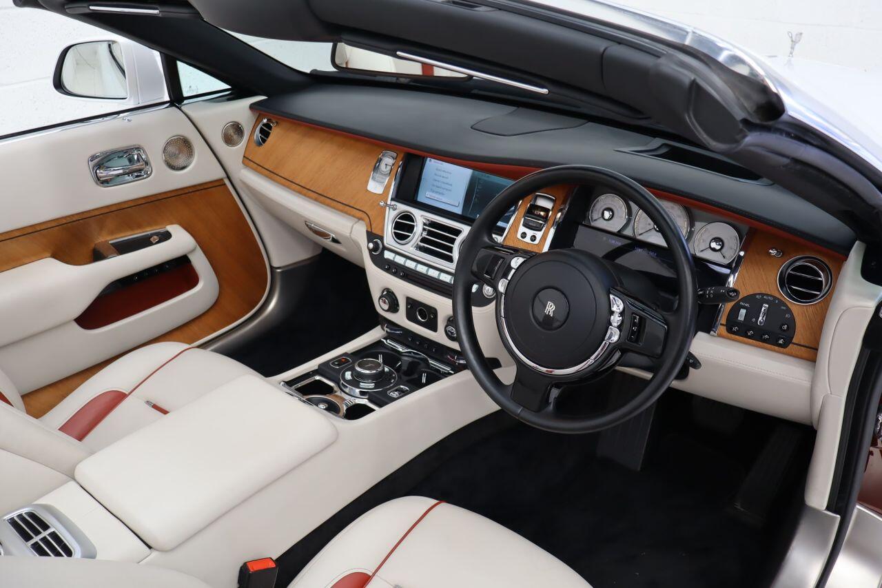 Rolls-Royce Dawn view 26