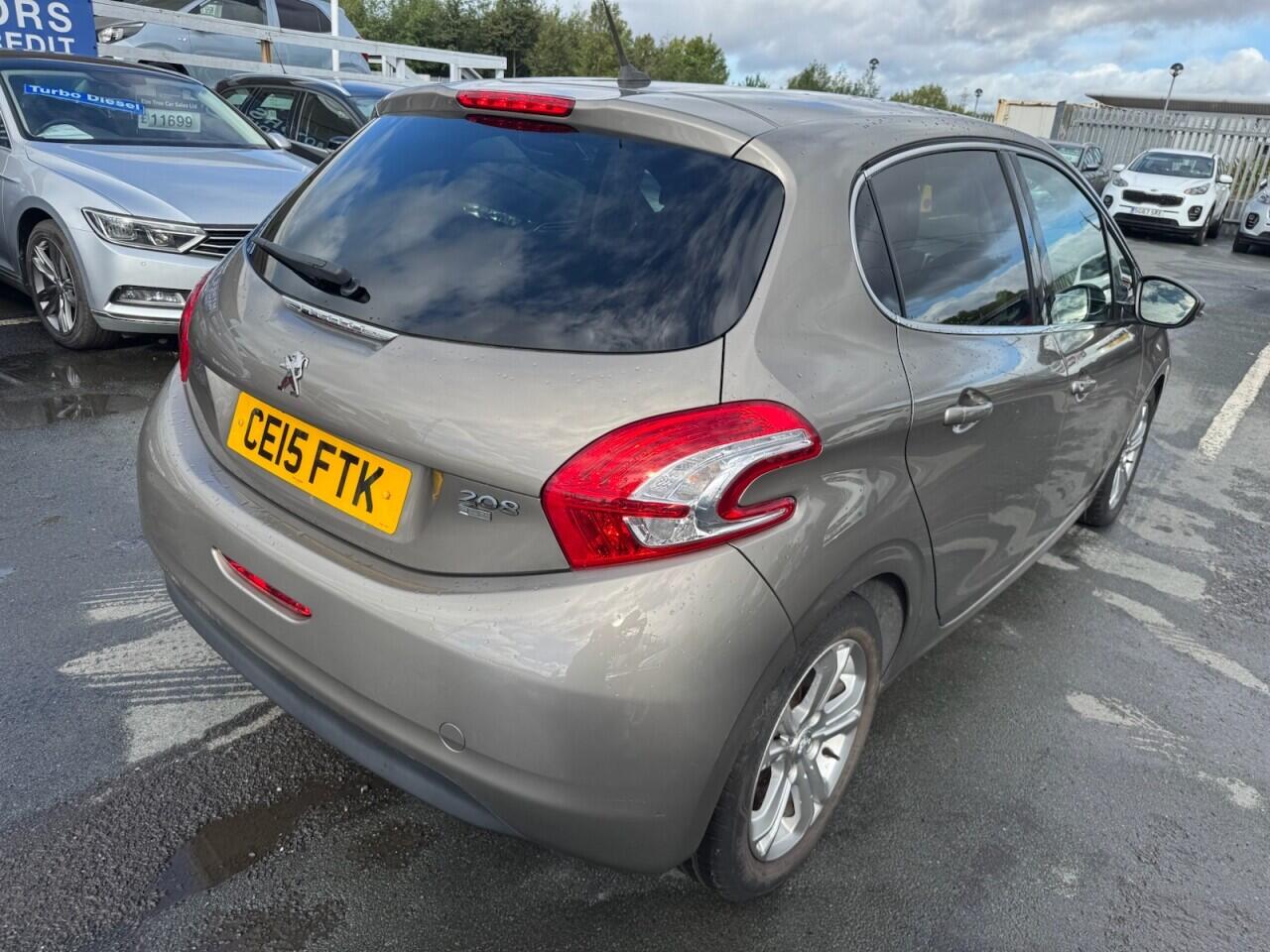 Peugeot 208 view 17