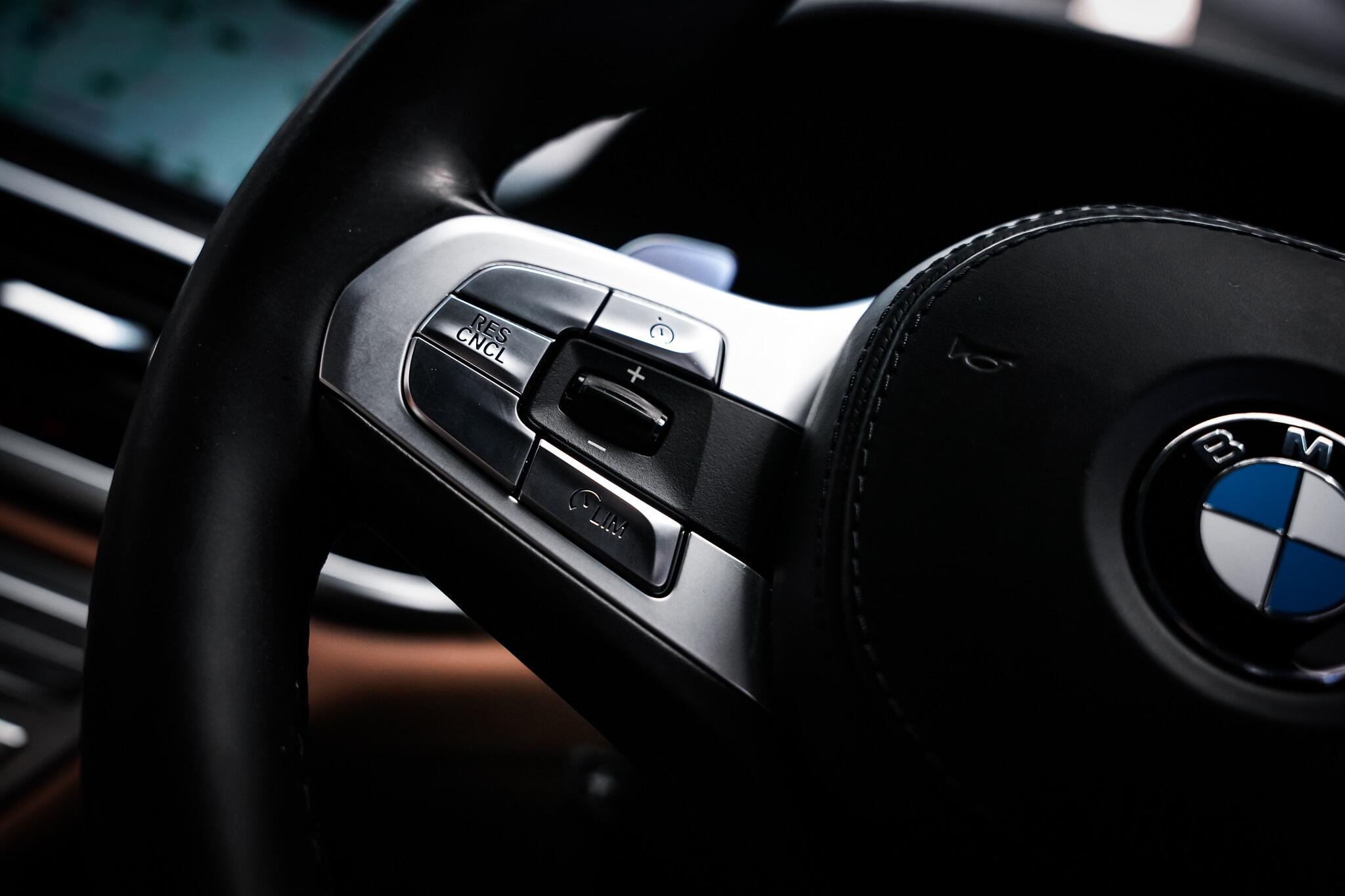 BMW 7 Series view 49
