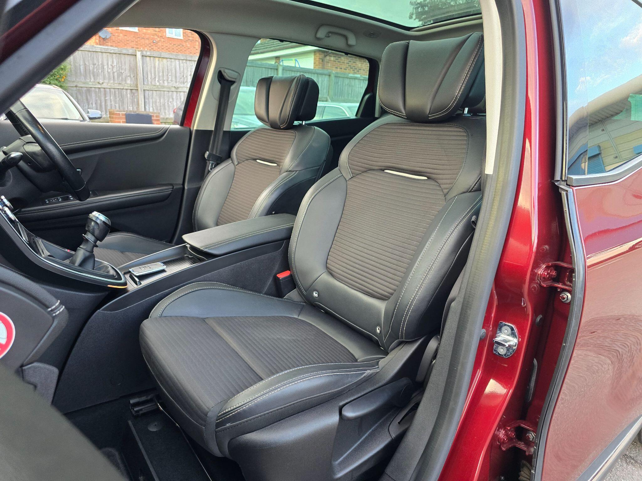 Renault Grand Scenic view 40