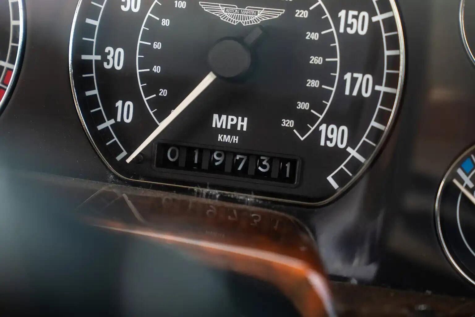 Aston Martin DB7 view 30