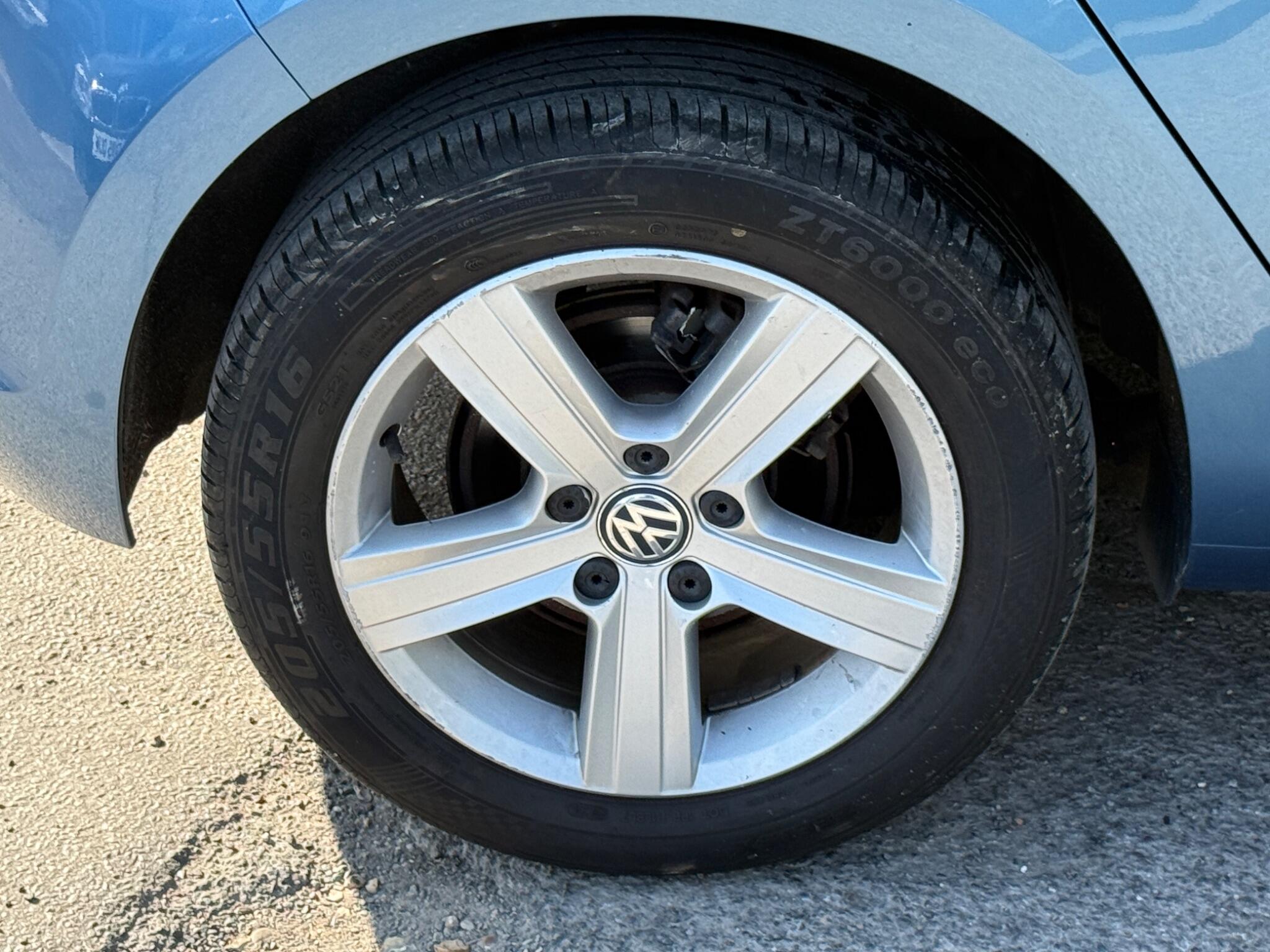 Volkswagen Golf - Image 25