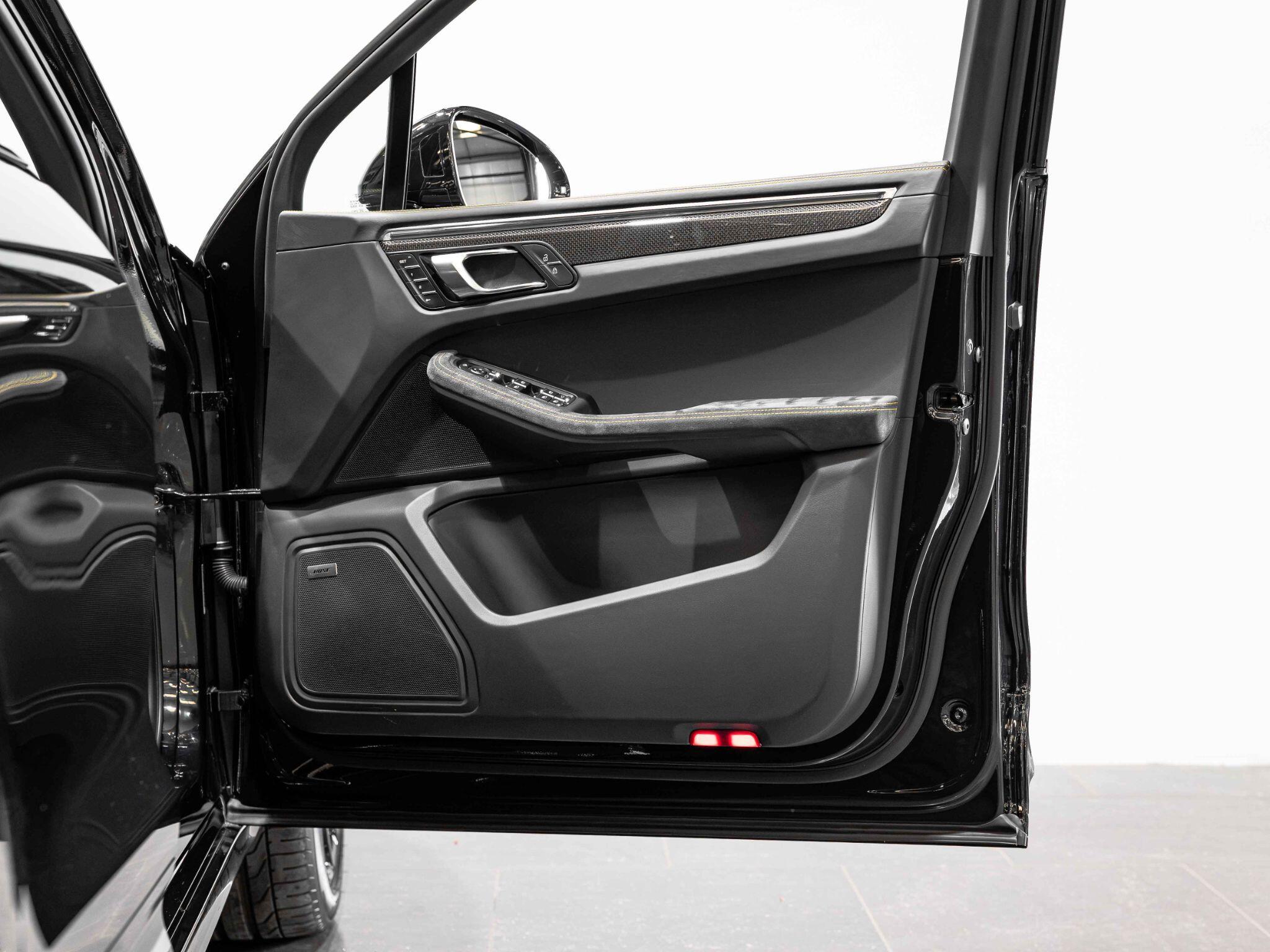Porsche Macan view 25