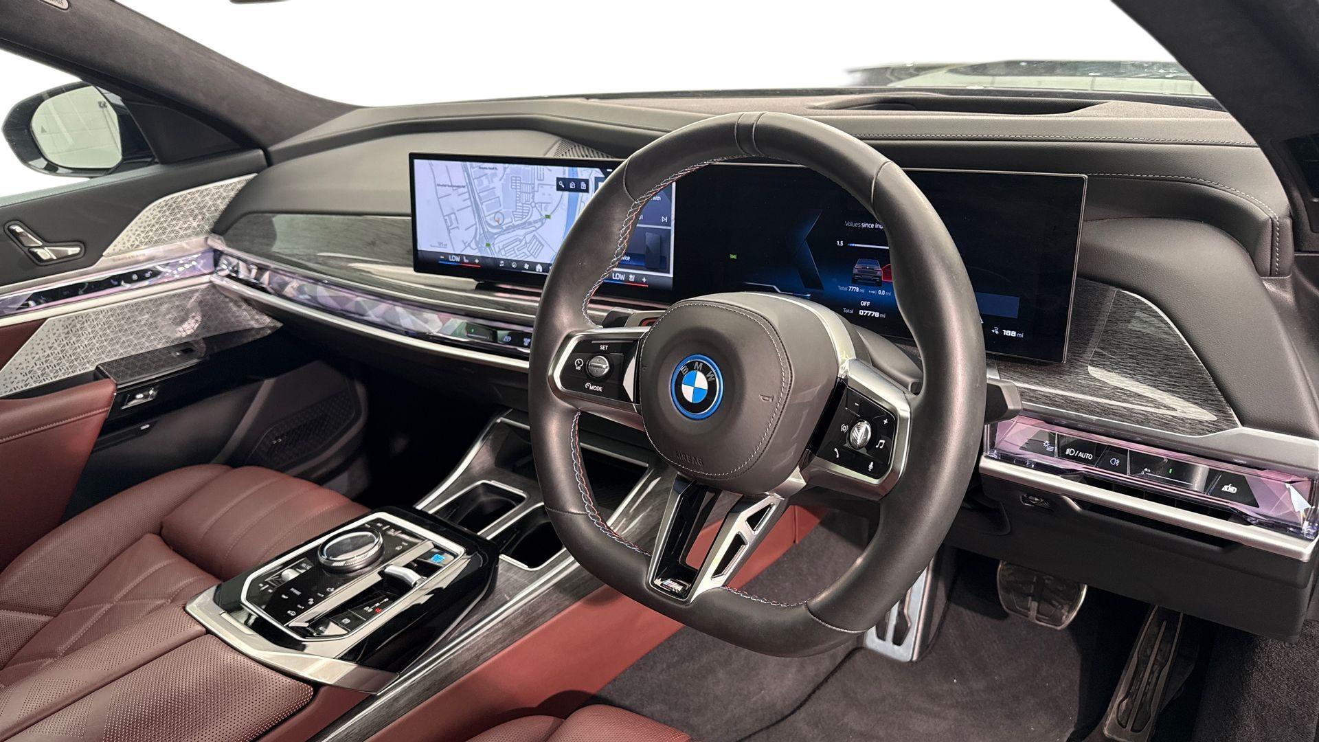 BMW I7 view 6