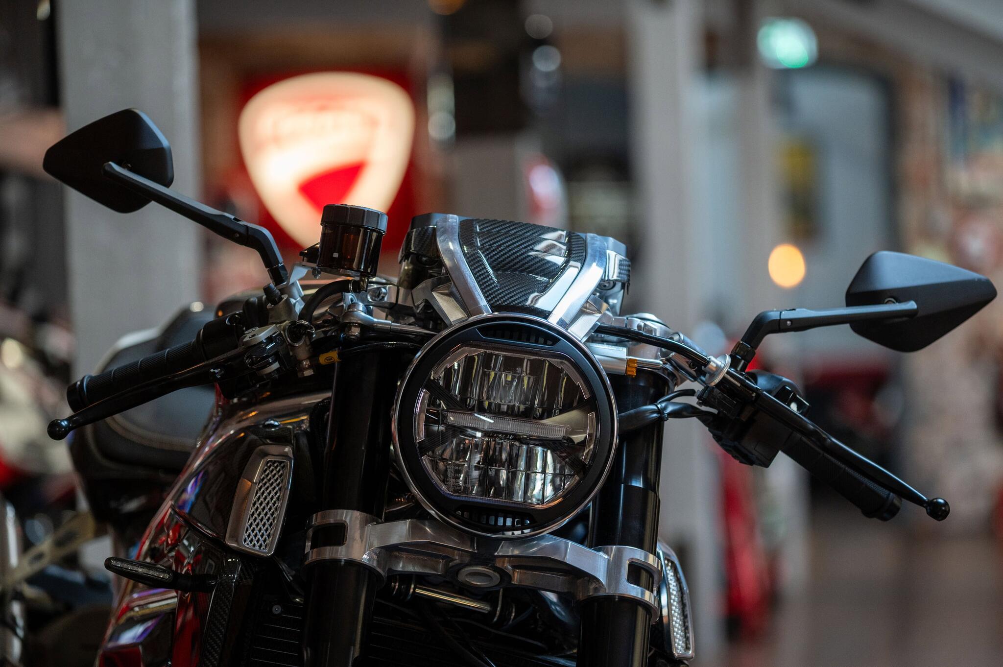 Norton V4 CR view 14