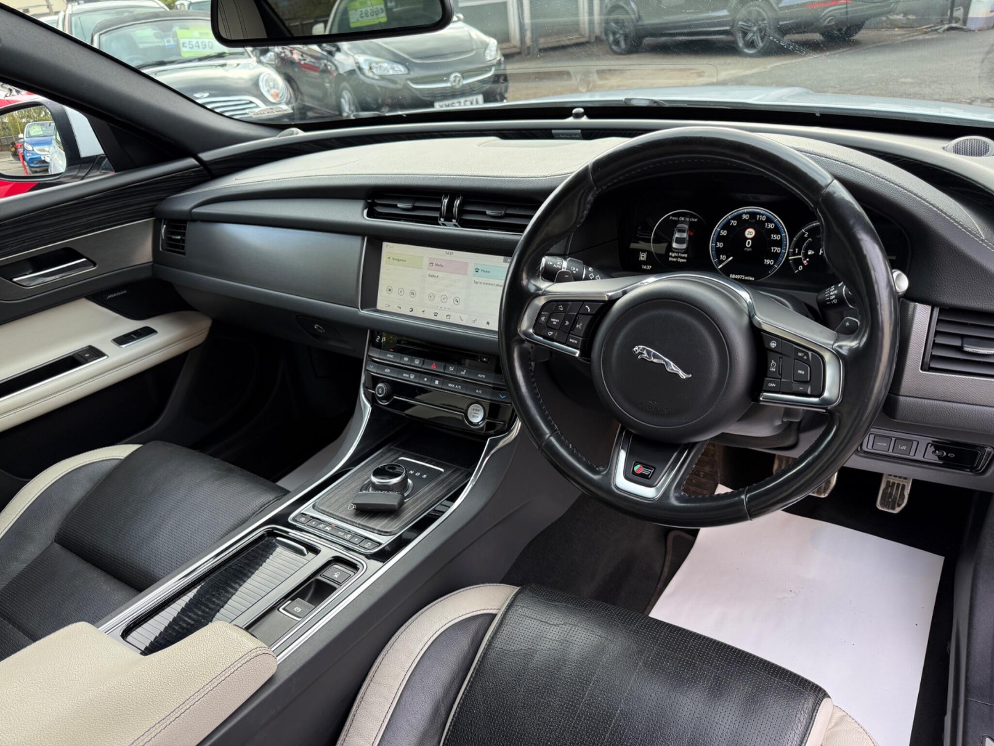 Jaguar XF - Image 26