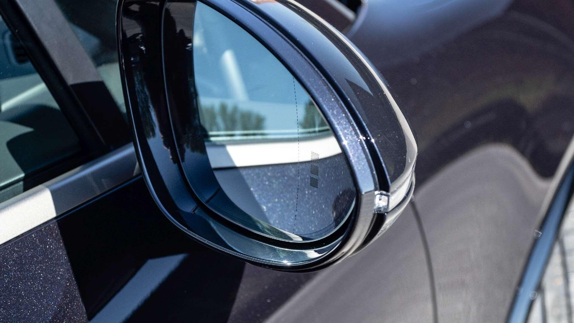 Porsche Macan view 11