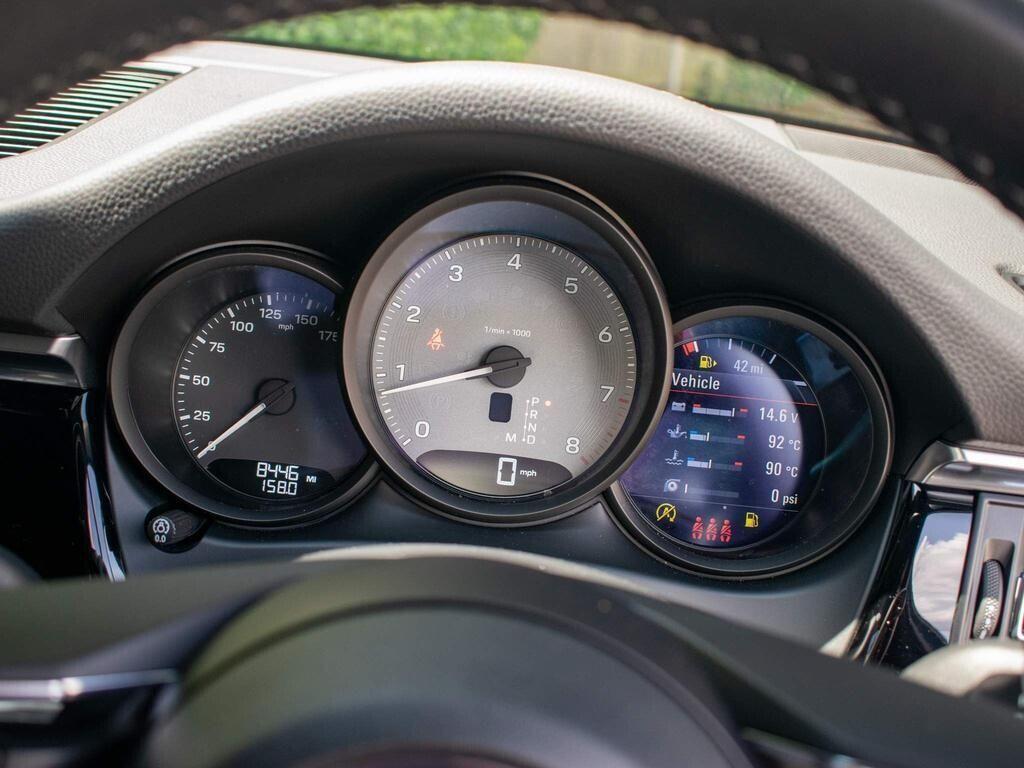 Porsche Macan view 33