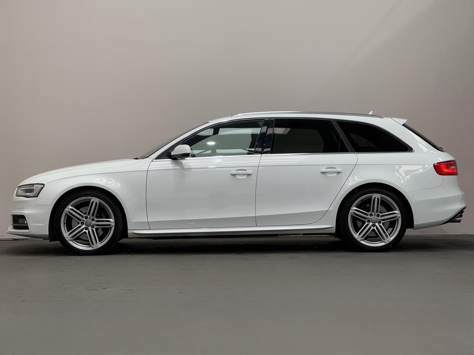 Audi S4 Avant view 6
