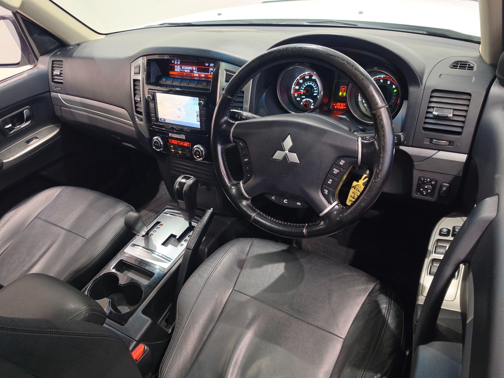 Mitsubishi Shogun view 30