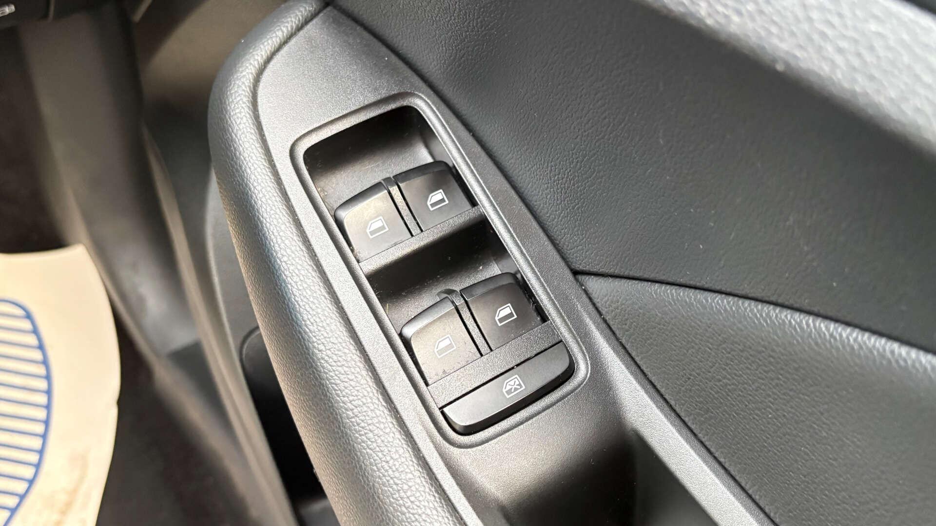 MG ZS view 23